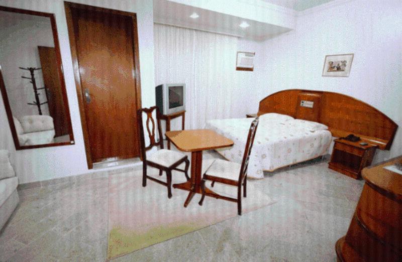 Cristal Executive Hotel Francisco Beltrão Kamer foto
